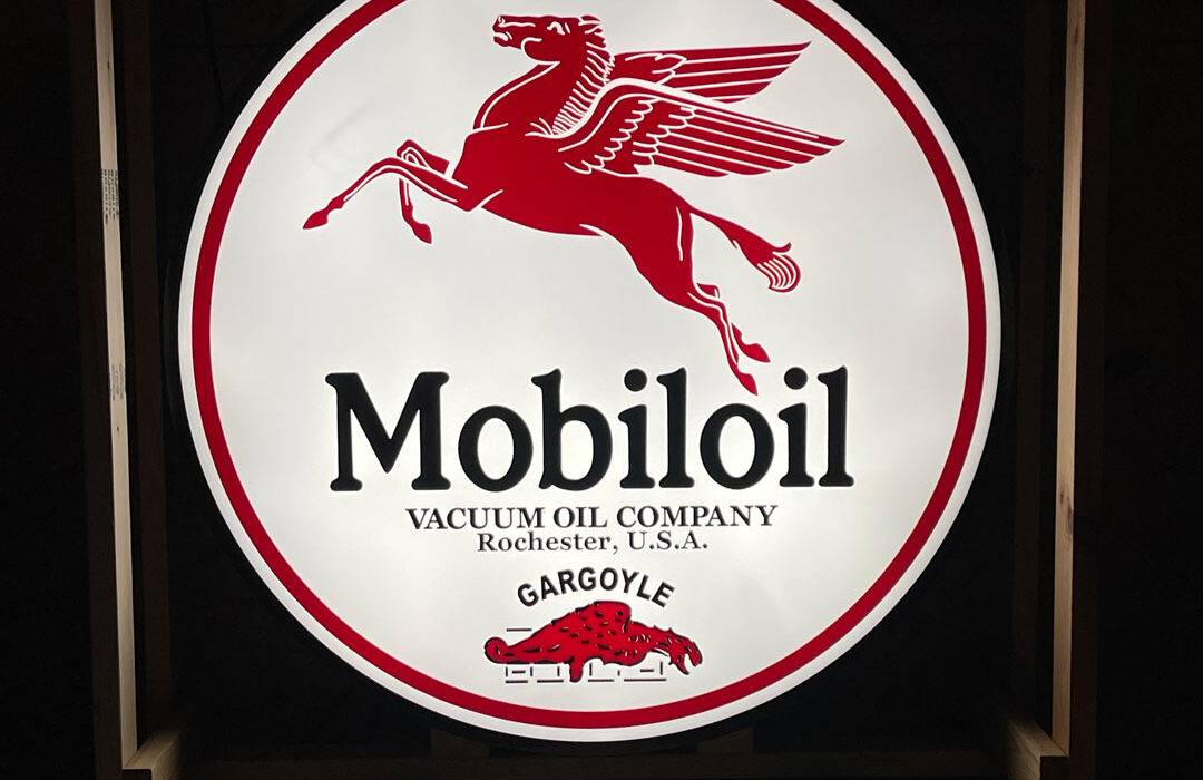 Neon road mobiloil round sign