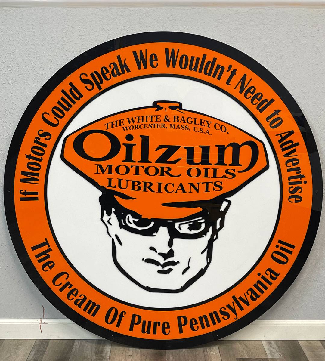 Oilzum Wall Hanger